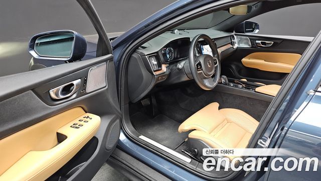Volvo V60 Cross Country (II) B5 Pro AWD 2021 — фото 11