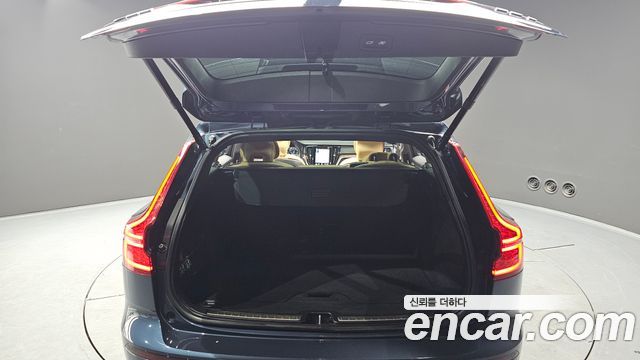 Volvo V60 Cross Country (II) B5 Pro AWD 2021 — фото 20