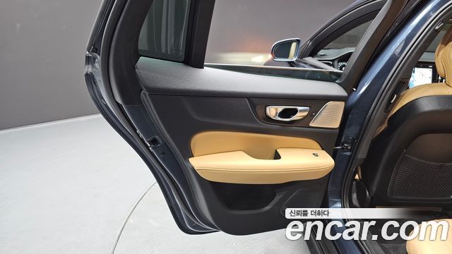Volvo V60 Cross Country (II) B5 Pro AWD 2021 — фото 25
