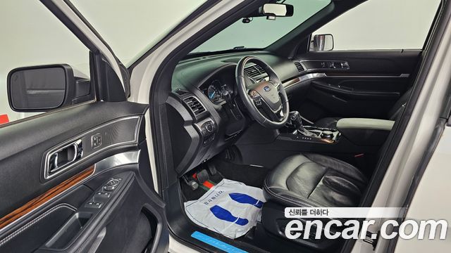 Ford Explorer 2.3 Limited 4WD 5th 2019 — фото 10