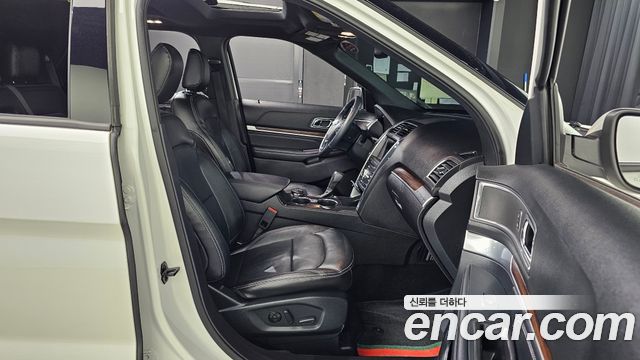 Ford Explorer 2.3 Limited 4WD 5th 2019 — фото 12