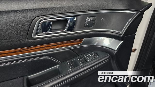 Ford Explorer 2.3 Limited 4WD 5th 2019 — фото 13