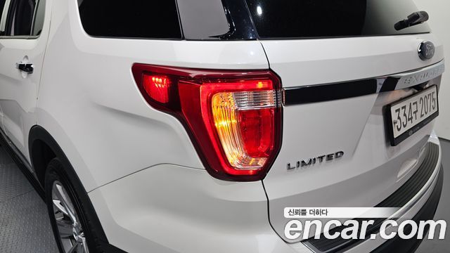 Ford Explorer 2.3 Limited 4WD 5th 2019 — фото 23
