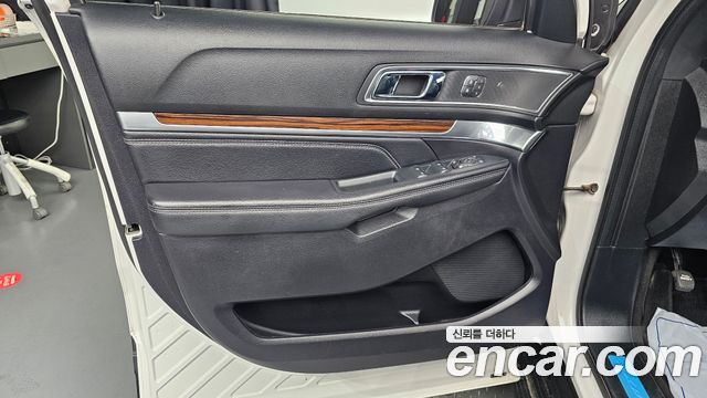 Ford Explorer 2.3 Limited 4WD 5th 2019 — фото 24