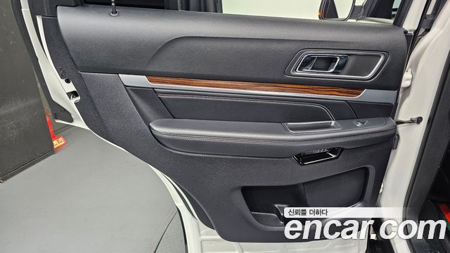 Ford Explorer 2.3 Limited 4WD 5th 2019 — фото 25