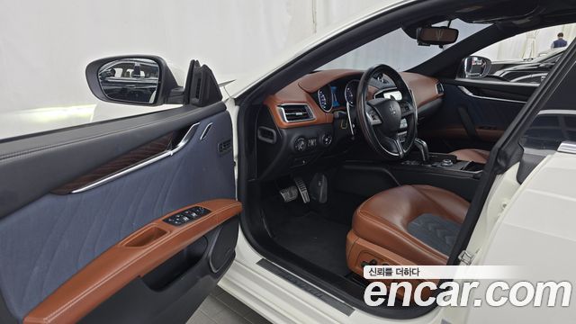 Maserati Ghibli 3.0 Diesel GranLusso 3rd 2019 — фото 10