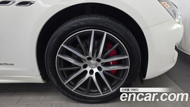 Maserati Ghibli 3.0 Diesel GranLusso 3rd 2019 — фото 27