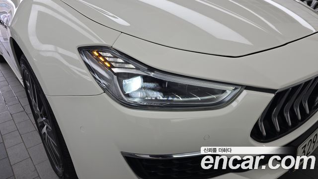 Maserati Ghibli 3.0 Diesel GranLusso 3rd 2019 — фото 28