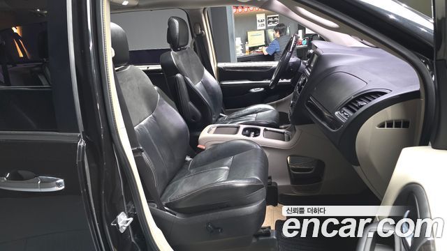 Chrysler Grand Voyager 3.6 LIMITED 2016 — фото 11