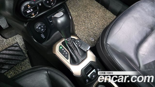 Jeep Renegade 2.0 Diesel Limited AWD 2017 — фото 9