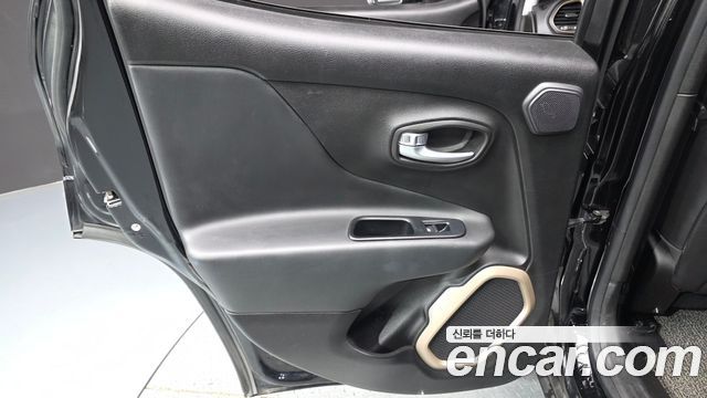 Jeep Renegade 2.0 Diesel Limited AWD 2017 — фото 25
