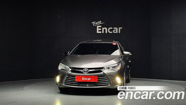 Toyota Camry 2.5 XLE 2017 — фото 3