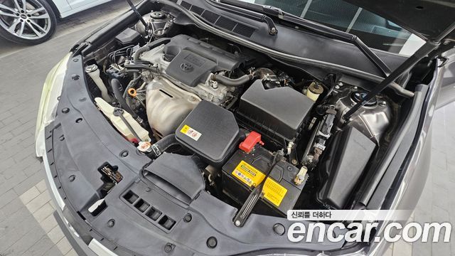 Toyota Camry 2.5 XLE 2017 — фото 6