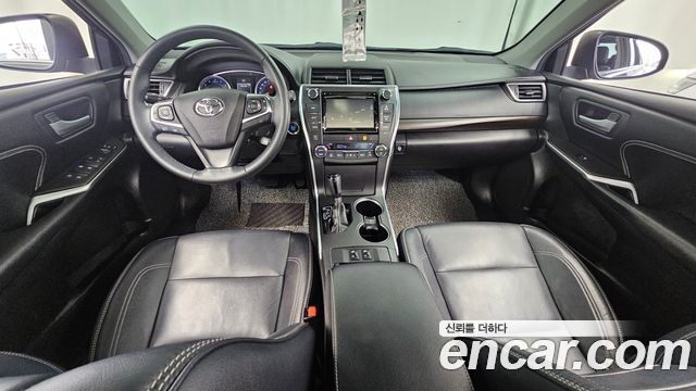 Toyota Camry 2.5 XLE 2017 — фото 7