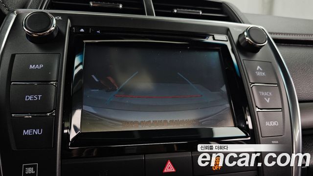 Toyota Camry 2.5 XLE 2017 — фото 15