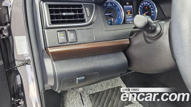 Toyota Camry 2.5 XLE 2017 — фото 16