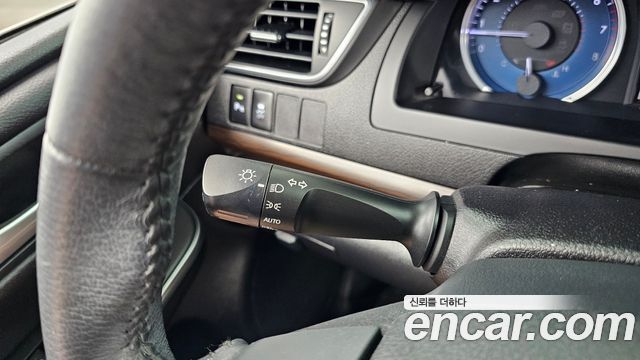 Toyota Camry 2.5 XLE 2017 — фото 19