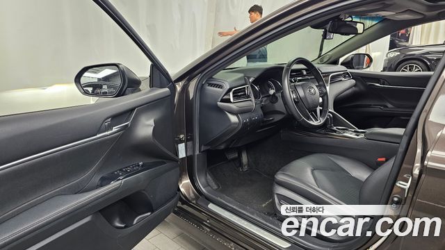 Toyota Camry (XV70) 2.5 XLE Hybrid 2018 — фото 10