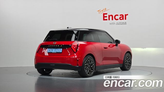MINI Cooper Electric (IV) SE Favoured 2024 — фото 2