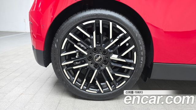 MINI Cooper Electric (IV) SE Favoured 2024 — фото 5