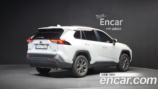 Toyota RAV4 (V) 2.5 2WD Hybrid XLE 2024 — фото 2