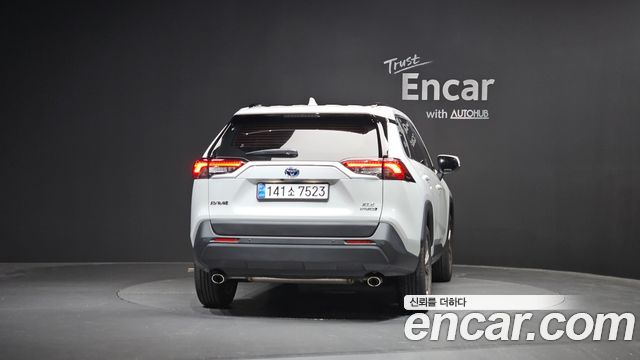 Toyota RAV4 (V) 2.5 2WD Hybrid XLE 2024 — фото 4