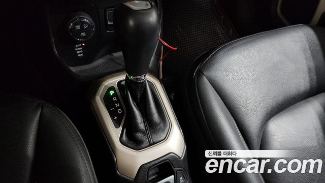 Jeep Renegade 2.0 Diesel Longitude AWD 2015 — фото 9