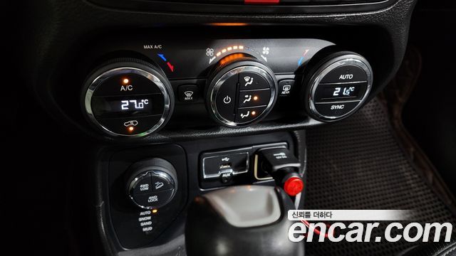 Jeep Renegade 2.0 Diesel Longitude AWD 2015 — фото 14