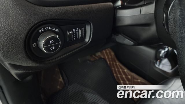 Jeep Renegade 2.0 Diesel Longitude AWD 2015 — фото 17