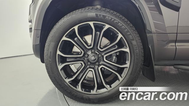 Land Rover Defender (L663) 110 P635 Octa 2025 — фото 8