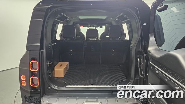 Land Rover Defender (L663) 110 P635 Octa 2025 — фото 10