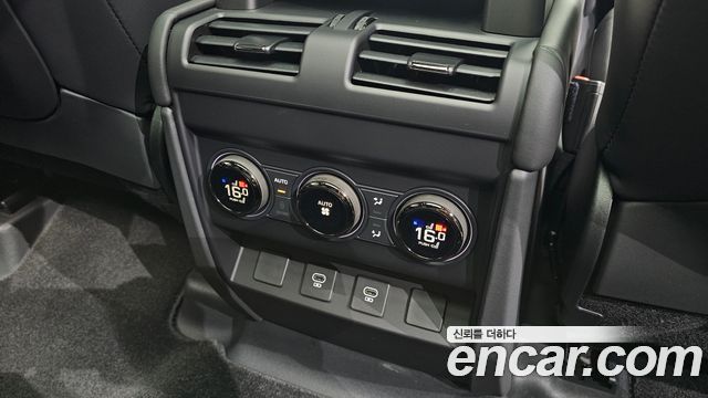 Land Rover Defender (L663) 110 P635 Octa 2025 — фото 18