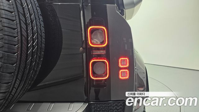 Land Rover Defender (L663) 110 P635 Octa 2025 — фото 19
