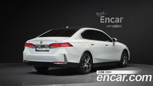 BMW 5 Series (G60) 530i xDrive 2024 — фото 2