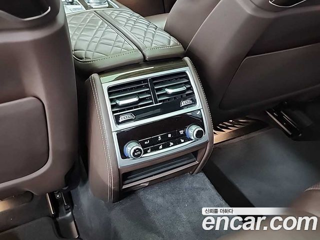 BMW 7 Series (G11) 730d xDrive Design Pure Excellence 2020 — фото 17