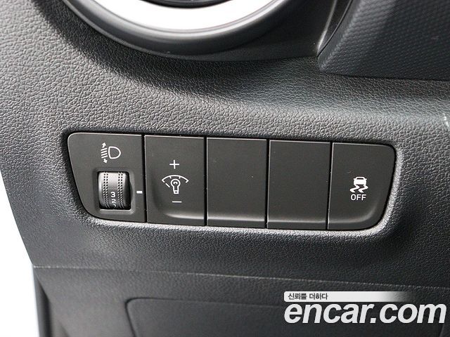 Hyundai Kona Gasoline 2.0 2WD Smart 2021 — фото 17