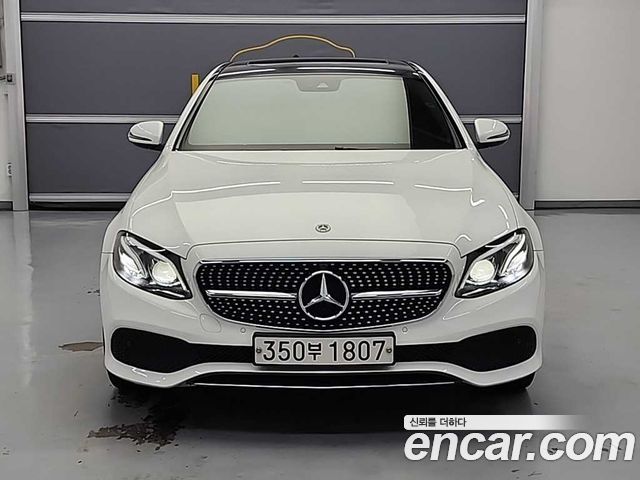 Mercedes-Benz E-Class (W213) E220d Avantgarde 2020 — фото 1