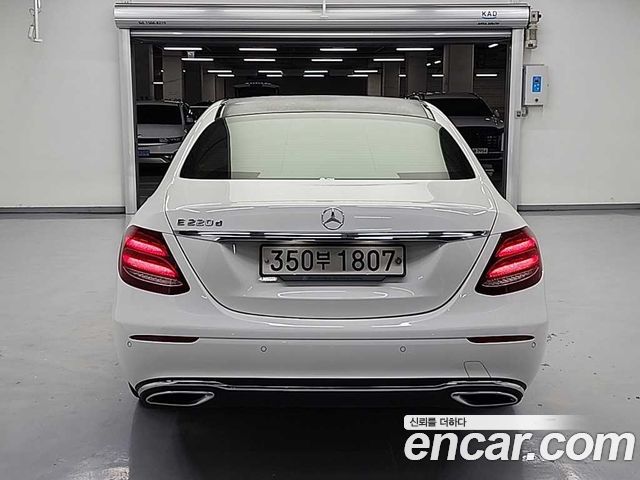 Mercedes-Benz E-Class (W213) E220d Avantgarde 2020 — фото 3