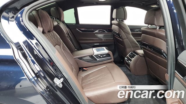 BMW 7 Series (G11) 740d xDrive M Sport 2017 — фото 11