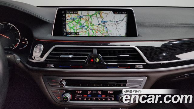 BMW 7 Series (G11) 740d xDrive M Sport 2017 — фото 12