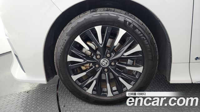 Toyota Alphard (IV) 2.5 HEV Executive AWD 2024 — фото 5