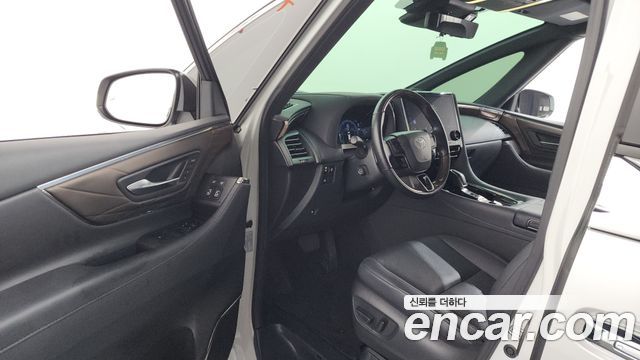 Toyota Alphard (IV) 2.5 HEV Executive AWD 2024 — фото 10