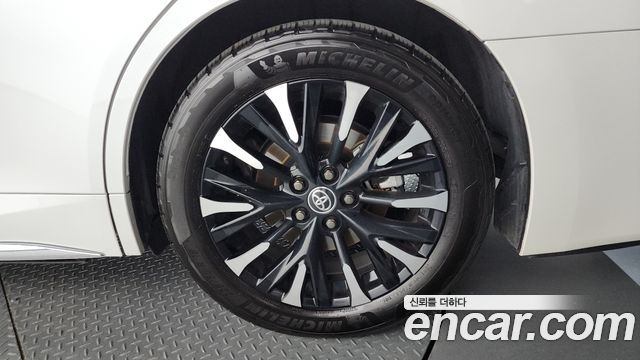 Toyota Alphard (IV) 2.5 HEV Executive AWD 2024 — фото 27