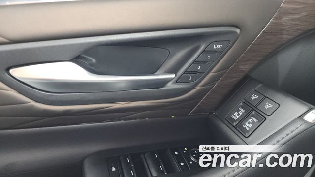 Toyota Alphard (IV) 2.5 HEV Executive AWD 2024 — фото 42
