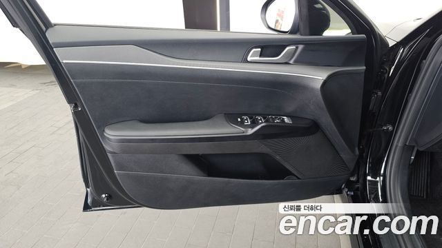 Kia K5 (III) 2.0 Prestige 2022 — фото 24