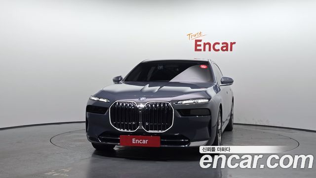 BMW i7 (G70) xDrive 60 Design Pure Excellence 2023 — фото 3