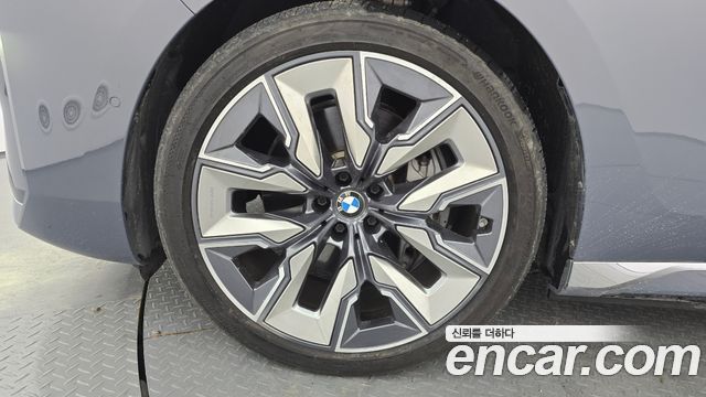 BMW i7 (G70) xDrive 60 Design Pure Excellence 2023 — фото 5