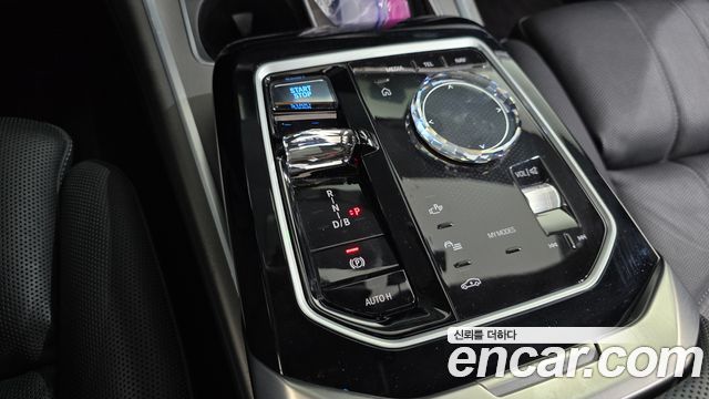 BMW i7 (G70) xDrive 60 Design Pure Excellence 2023 — фото 9