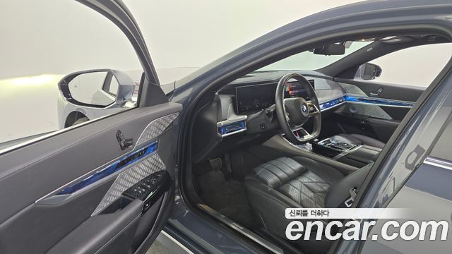 BMW i7 (G70) xDrive 60 Design Pure Excellence 2023 — фото 10