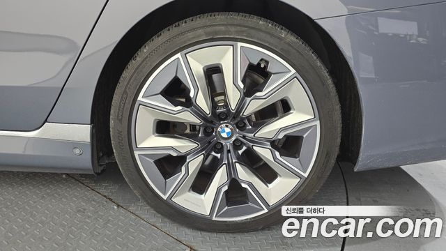 BMW i7 (G70) xDrive 60 Design Pure Excellence 2023 — фото 21